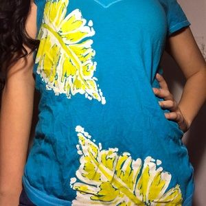 Blue Hollister shirt 🌊💛